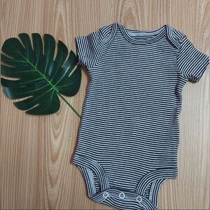 Carter’s | striped onesie | size 24m